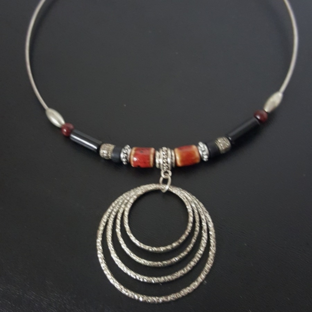 Silver disc wire necklace